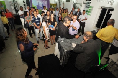Sessão de autógrafos do livro do jornalista e escritor Waldeny Andrade - Foto Wilson Oliveira